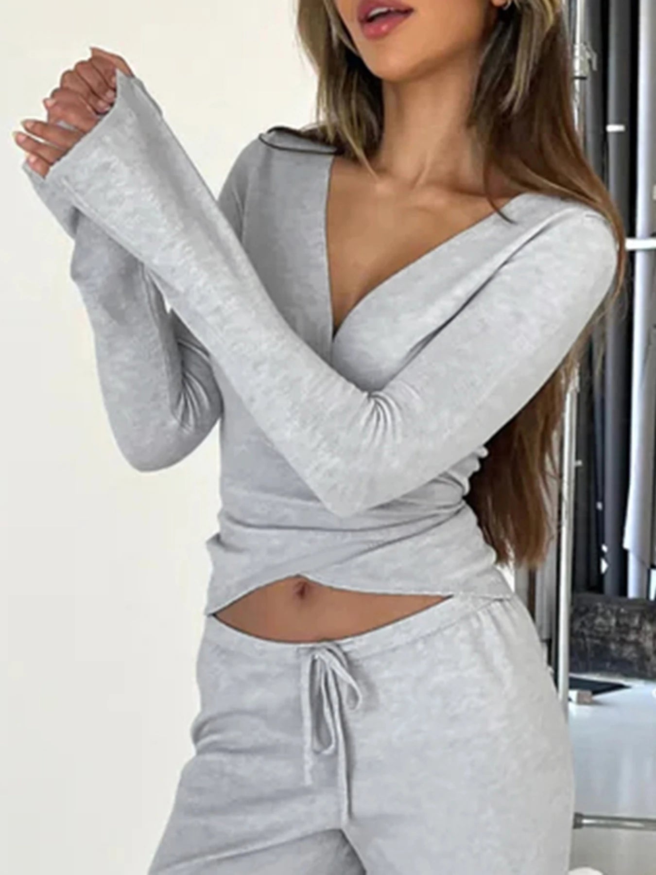 Slim Lace-up Tee Shirts Long Sleeves V-neck Sporty Four Color Knit Top