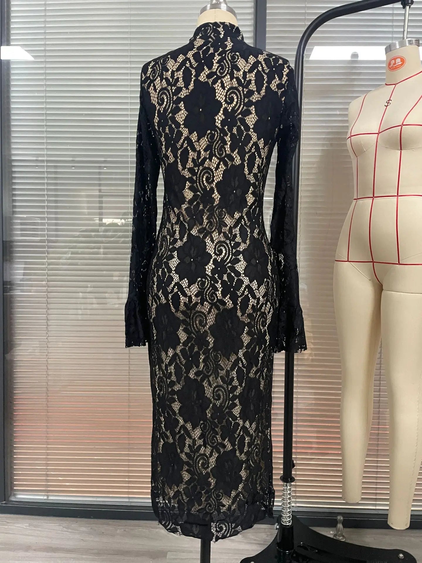 Black Lace Bodycon Dresses Flare Sleeve Midi Dress for Special Events