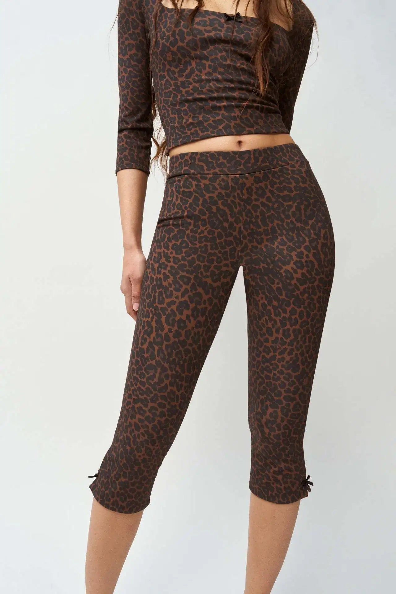 Square Neck Long Sleeved Leopard Top Cropped Pants Tight Set Two-piece Set