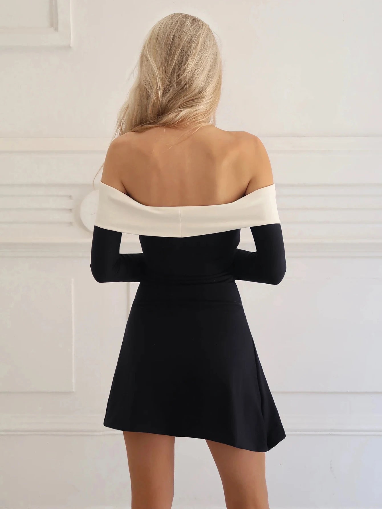 Off Shoulder Long Sleeves Slim Mini Dress