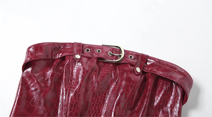 Gilet cache-poitrine rouge mat à motif serpent