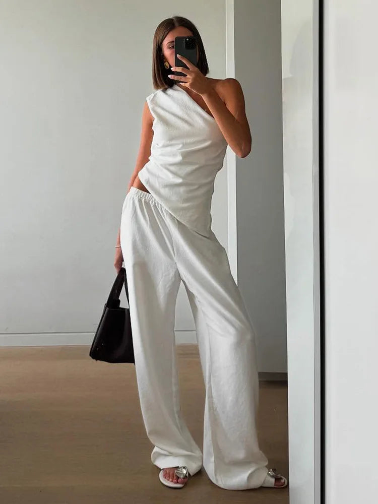 Chic White Sleeveless Two-Piece Set with Lace-Up Trousers