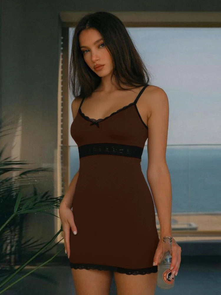 Claic Supendency Mini Dress Patchwork Lace Trim Bow Low Neck Skinny Wild Bodycon