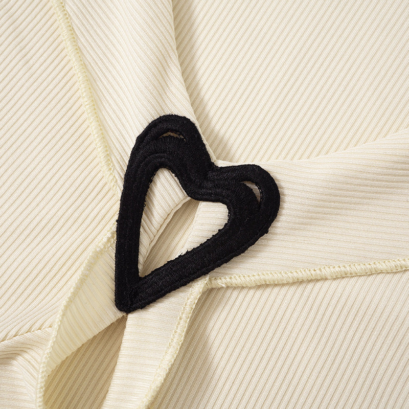 Pure Desire Style V-neck Hollow Wooden Ear Heart Buckle Top